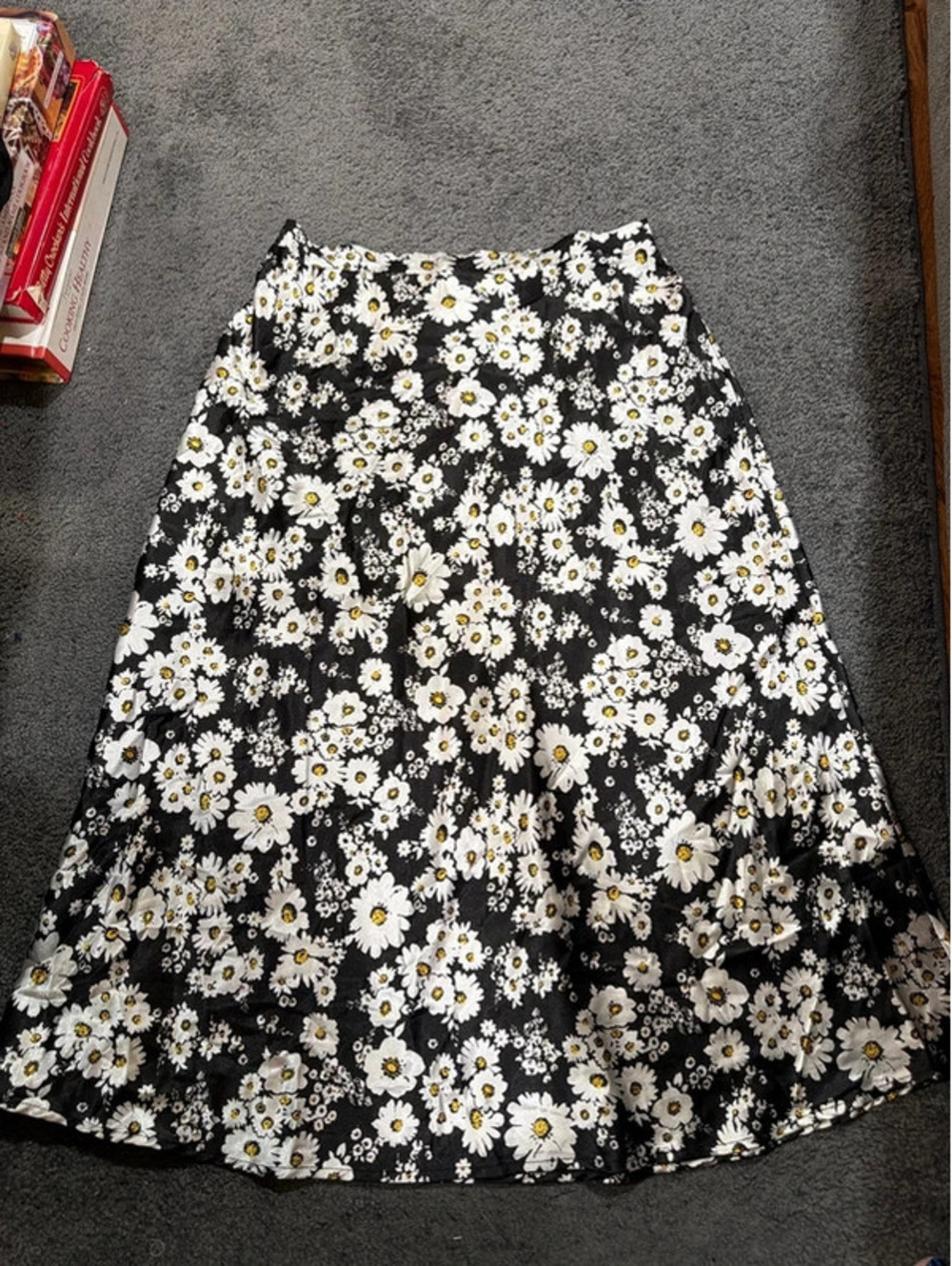 Women’s silky skirt Large